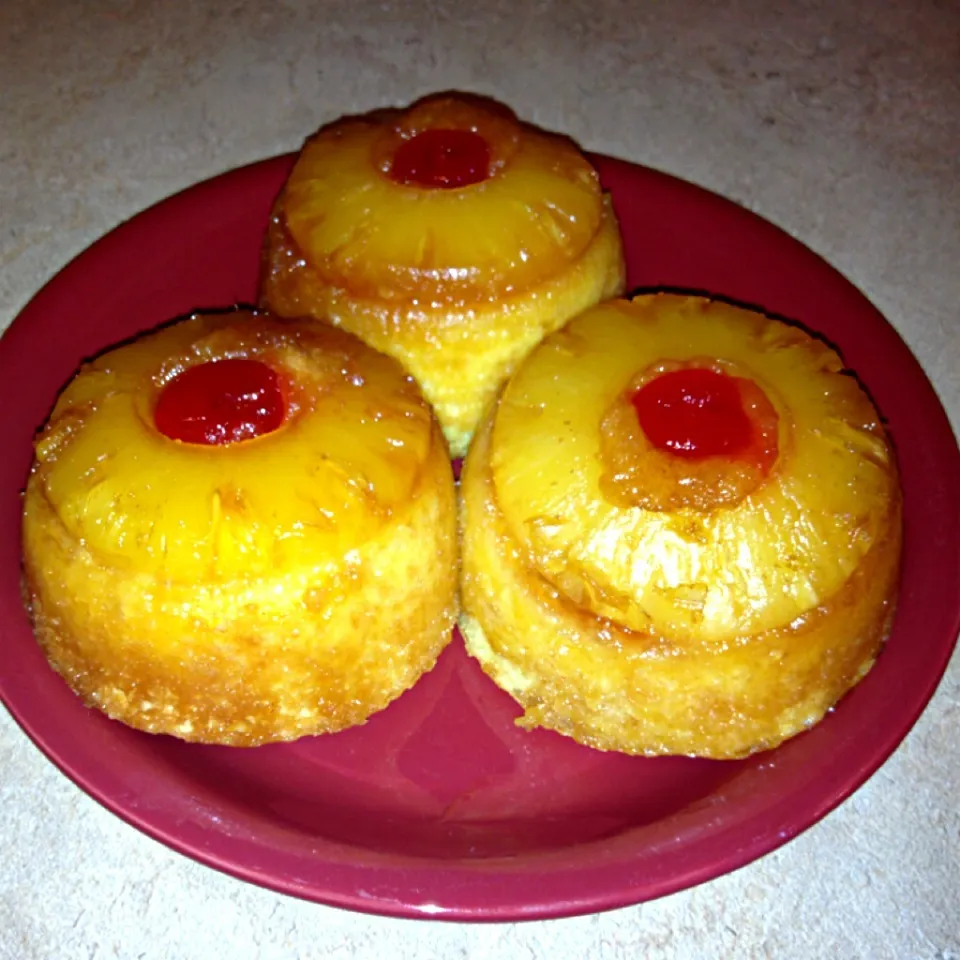 Mini pineapple upside down cakes|Neal Groveさん