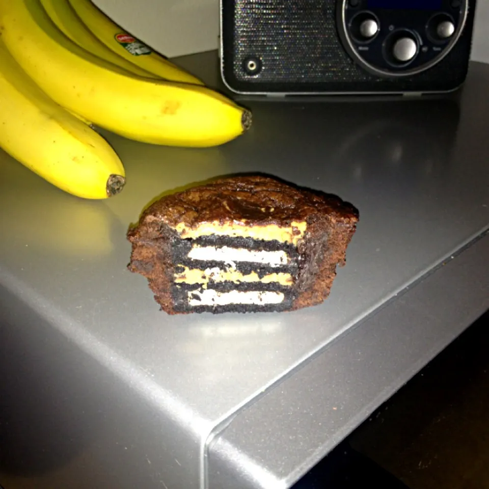 Double stuffed Oreo & peanut butter stuffed chewy chocolate fudge brownie cup cakes|Neal Groveさん