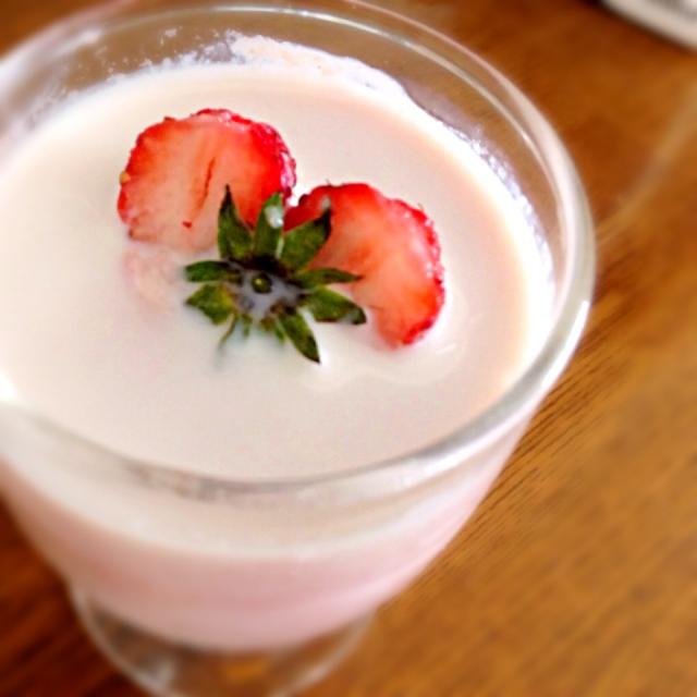 一度は試したい！いちごと牛乳で作る料理、レシピ21のアイディア 