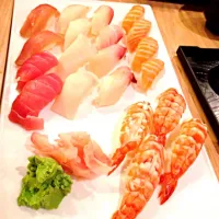 Snapdishの料理写真:All about sushi set 2|NuYuiggさん