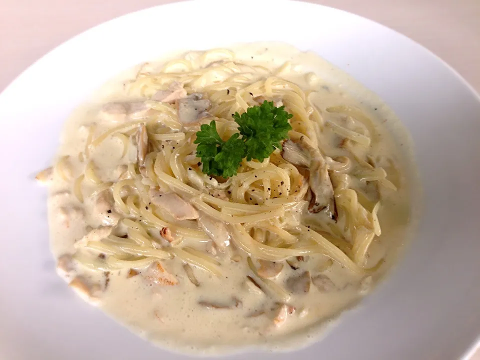 Snapdishの料理写真:CREAMY MUSHROOM CHICKEN ALFREDO|Yoshimune KITTAさん