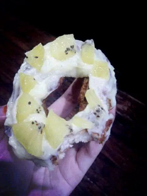 Donut with Creamcheese and Kiwi on top|ninafuadさん