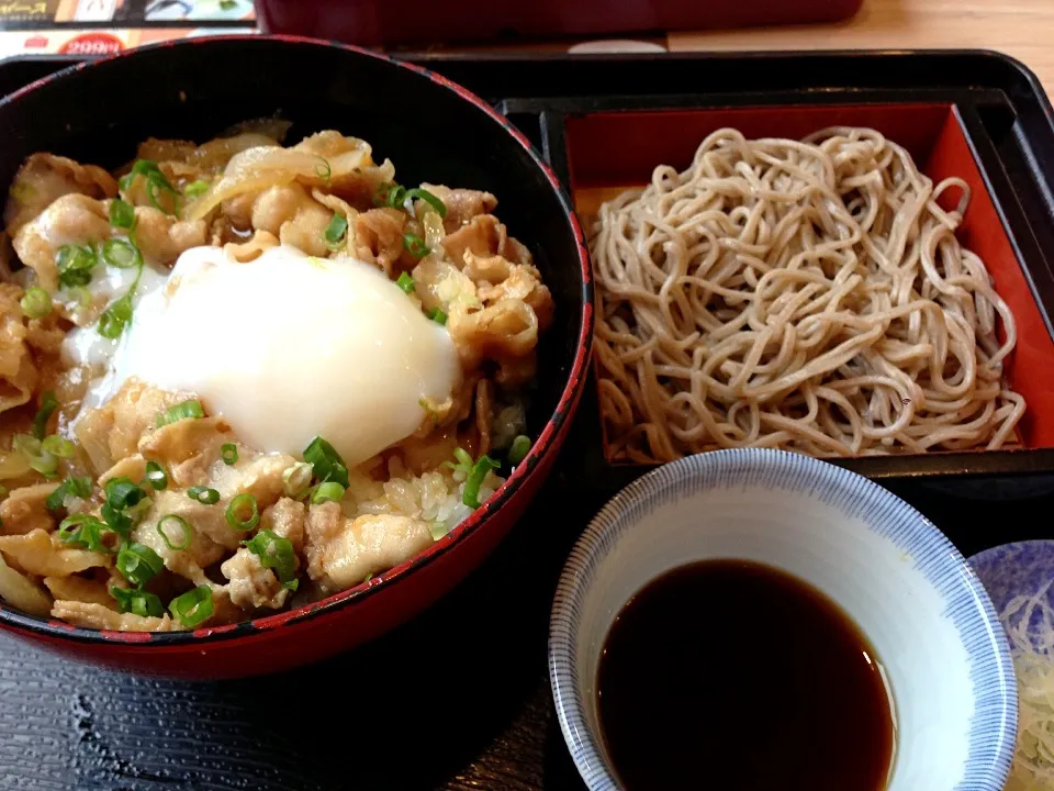 夢庵流スタミナ丼と小そばセット l 985円|Shigechika AIKAWAさん