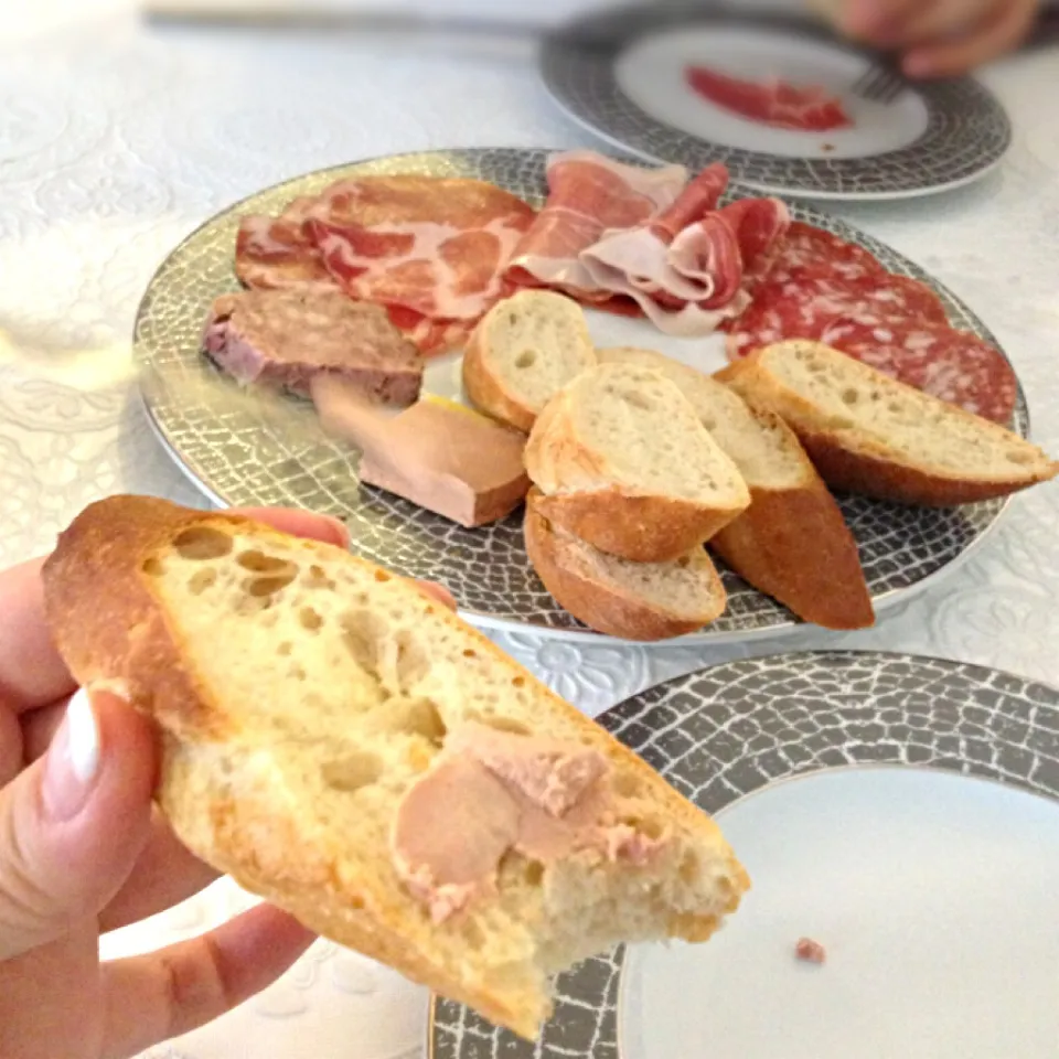 Snapdishの料理写真:Baguette slices topped with Mousse de Canard (and more) バゲットとパテとか生ハム|Miko Koizumiさん