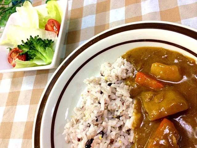 圧力鍋でカレー、サラダ|ゆりさん