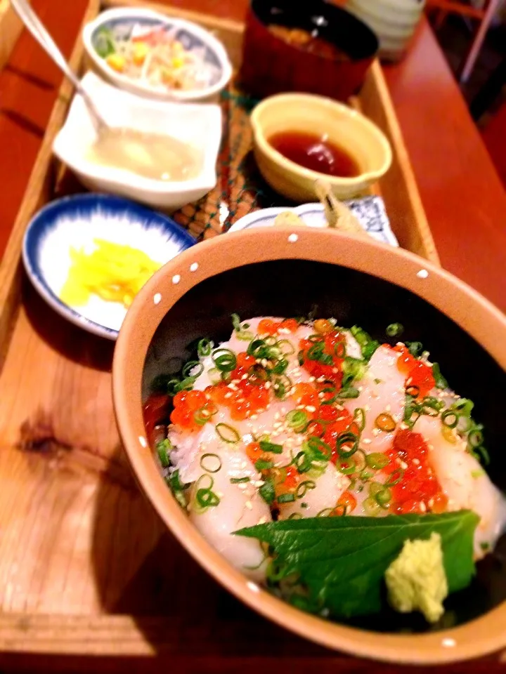 いくらとホタテの海鮮丼|かえるさん