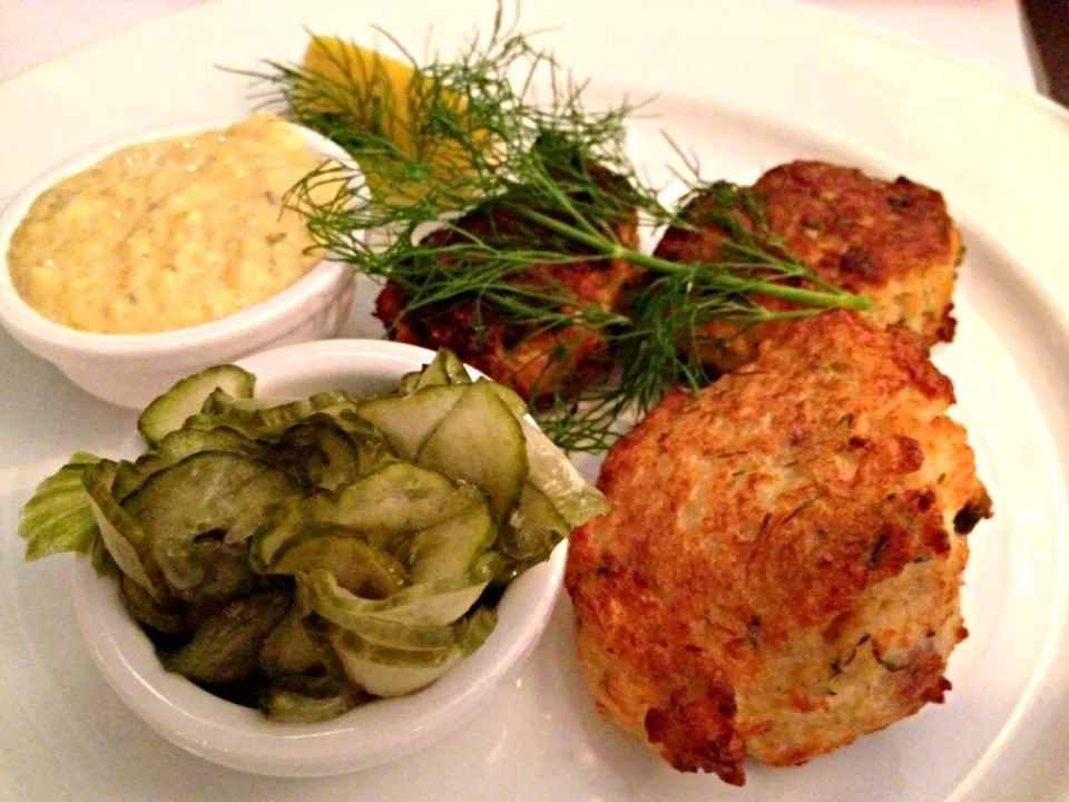 Fish cake with gorgeous dill pickles|squinkyさん