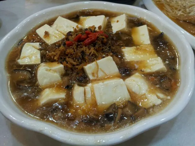 Snapdishの料理写真:鲍仔豆腐扒XO酱 (claypot tofu in XO sauce)|genさん