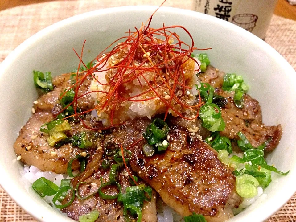 ステーキ丼😋❤|みほままこさん