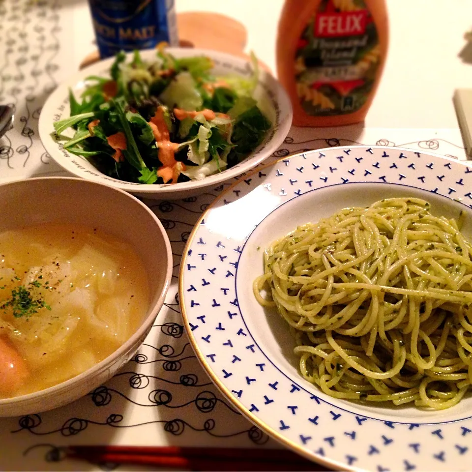 バジルパスタ＊春キャベツとウィンナーのコンソメスープ＊水菜とレタスのサラダ|りりーさん