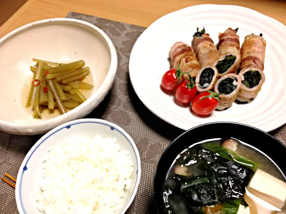 Snapdishの料理写真:生ワカメの豚肉巻、フキのさっと煮|ねむねこさん