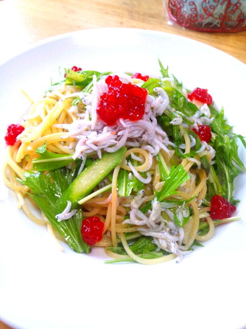 初夏のパスタ しらすとアスパラと水菜のパスタ 筋子の醤油漬けをトッピング Aki Snapdish スナップディッシュ Id Vgquaa