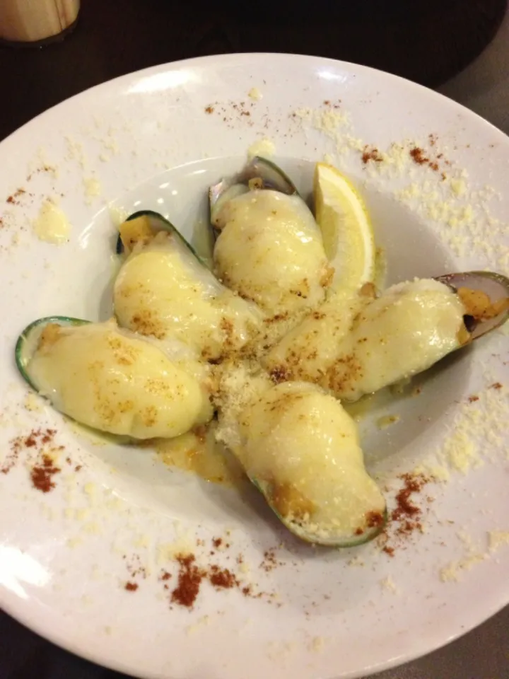 Snapdishの料理写真:Baked new zealand green mussles|natashaさん