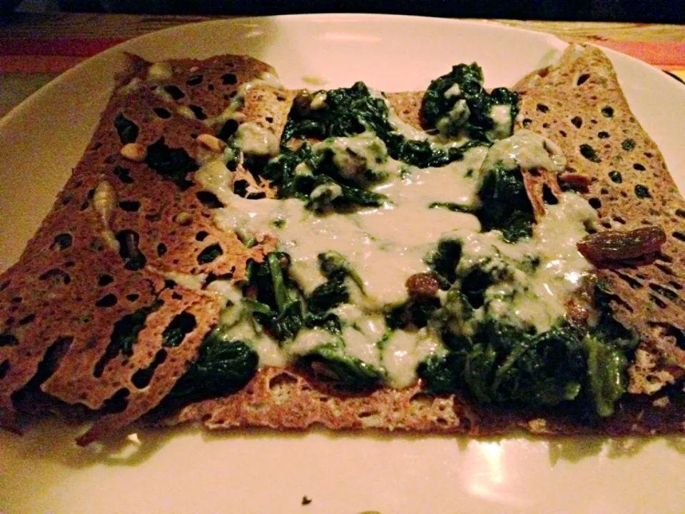 Spinach crêpe with gorgonzola cream.|De Pupesさん