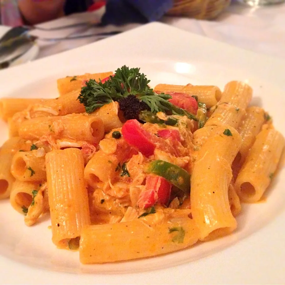 Snapdishの料理写真:Pasta Crab Meat Tomato Cream Sauce|Pat Zaaさん