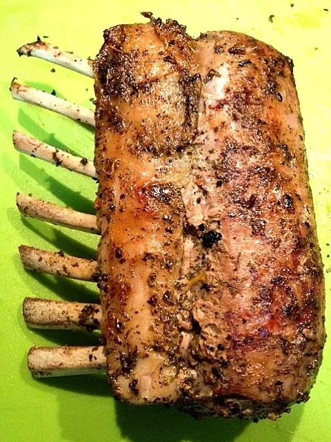 Roasted  New Zealand lamb rack 7 ribs with chopped green olive and basil|piggybistroさん