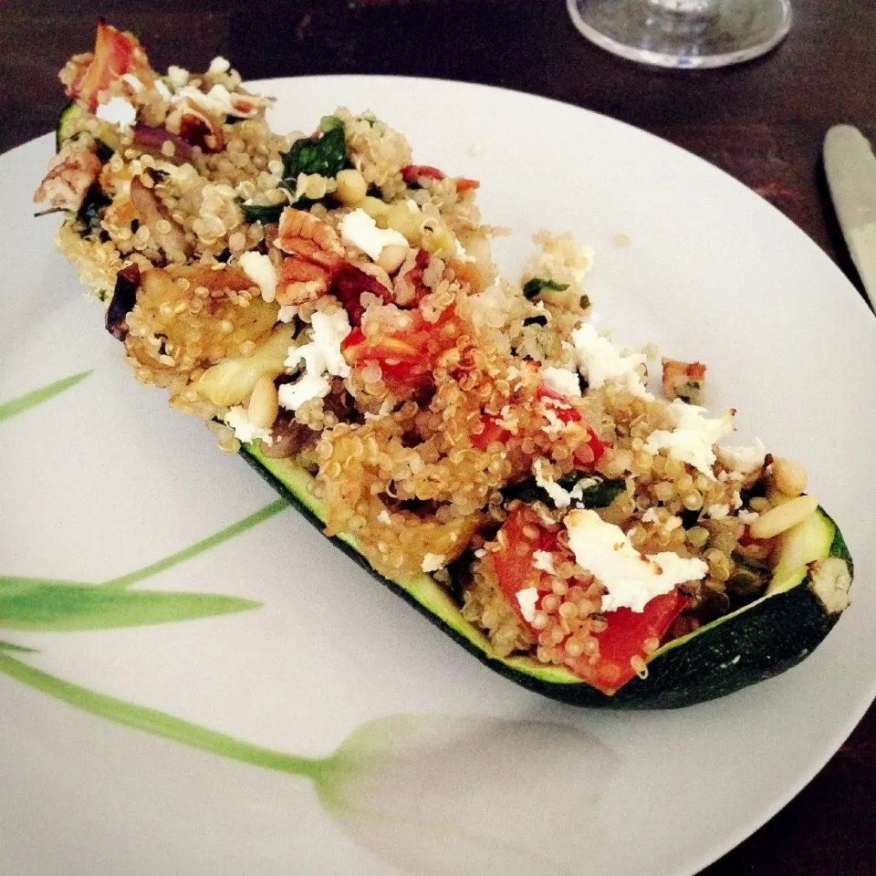 Zucchini boat stuffed with quinoa, tomato, mushrooms, spinach and feta cheese|Rianneさん