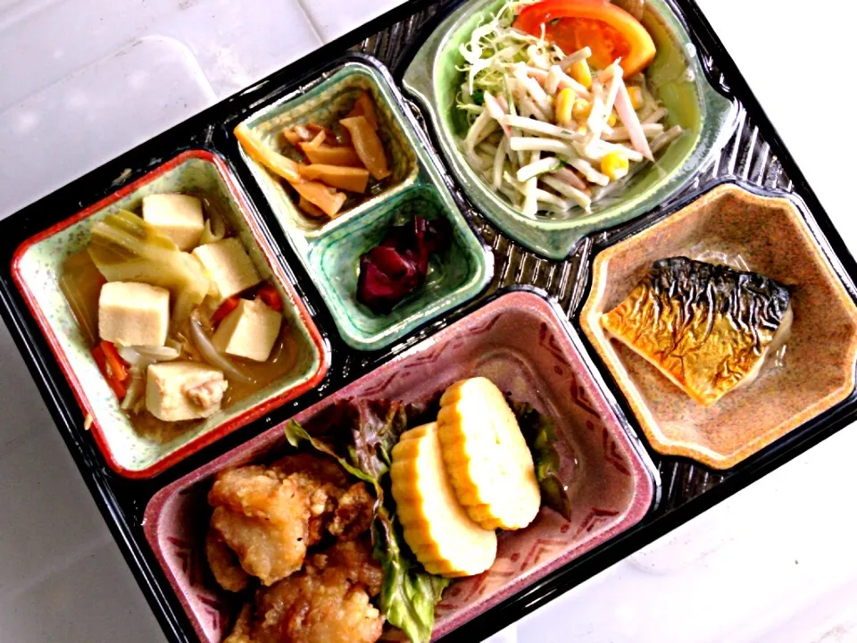 Snapdishの料理写真:日替り弁当 塩だれ唐揚げ|kurita820さん