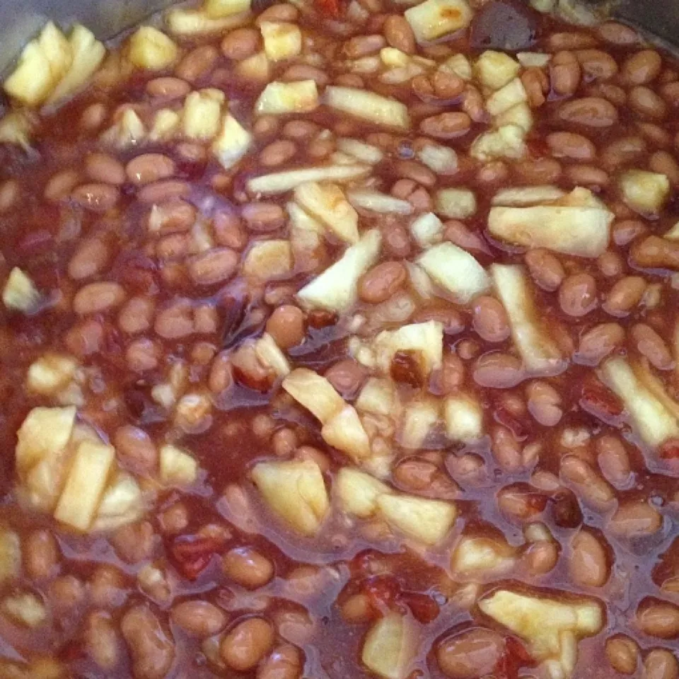 Baked Bean w/ pineapples, onions, green peppers, brown sugar, homemade bbq sauce & a dash of cayenne pepper|Curt Chillさん