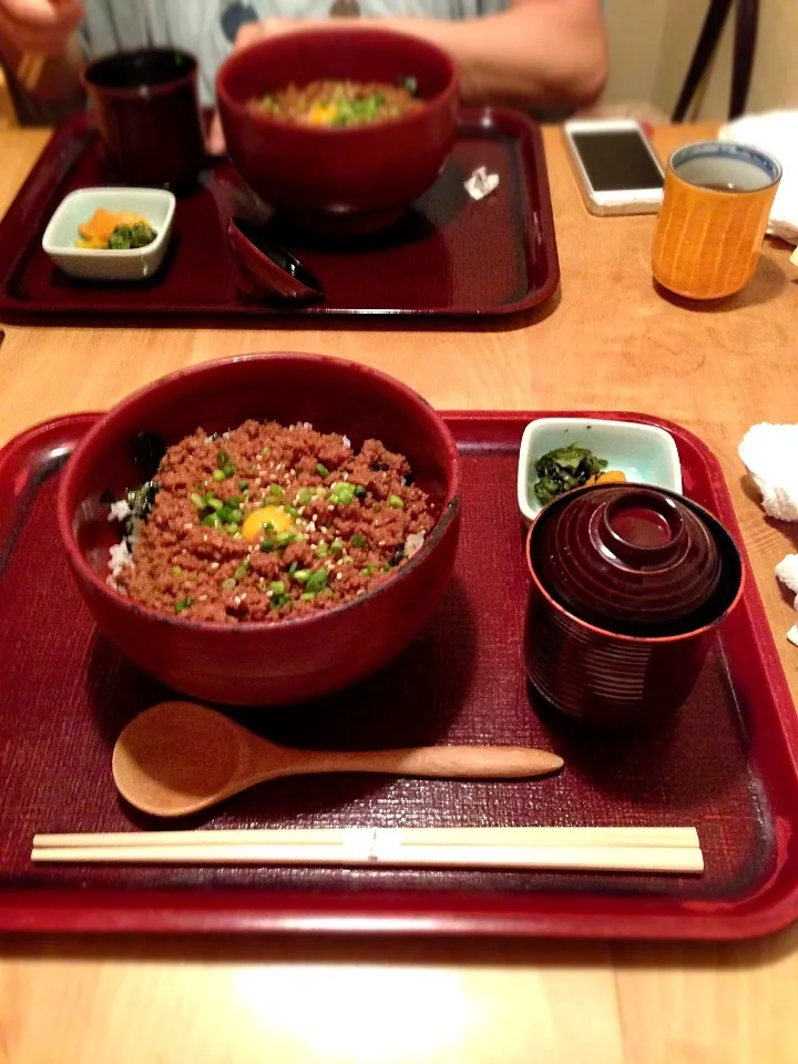 そぼろ丼:ランチメニュー|大沼慎太郎さん