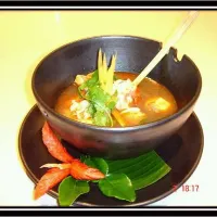 Snapdishの料理写真:hot and spicy prawns soup with thai herbs (tom yum goong)|phanuphan manthananonthさん