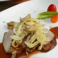 Roasted pork loin with red wine and gravy reduction sauce|phanuphan manthananonthさん