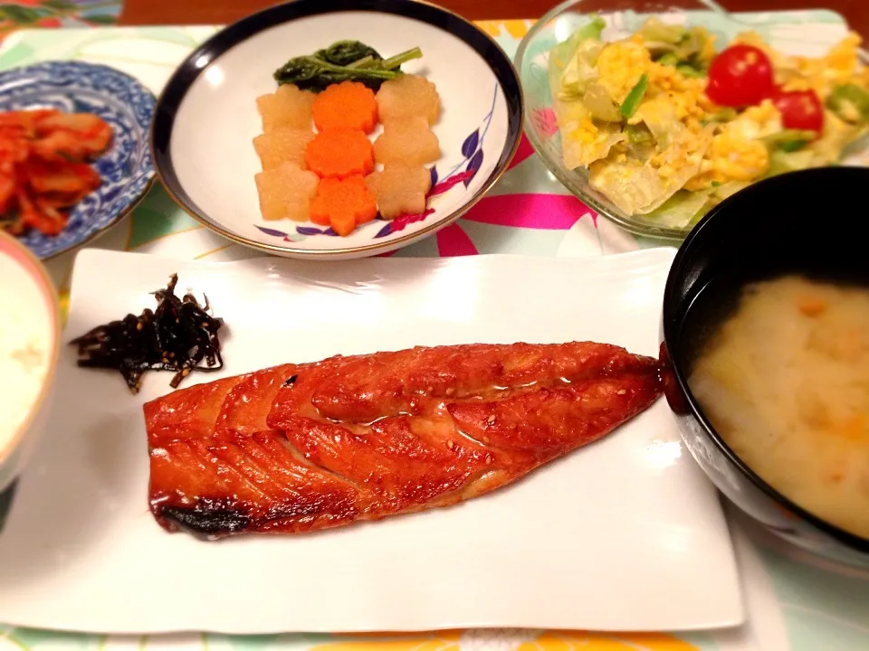 夕飯〜鯖みりん 野菜煮 レタスマヨサラダ〜|美羽さん