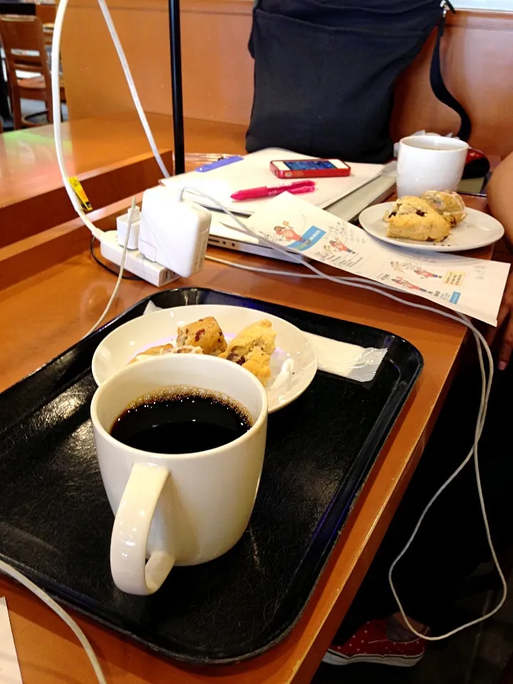 Snapdishの料理写真:スタバ‼おやつ‼NOW‼|dabasyuさん