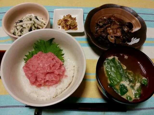 130520 今日のゆうめし　ネギトロ丼、豚とナスのオイスターソース炒め、長芋とワカメのゆずポン和え、ほうれん草のかき玉汁|EUREKAさん