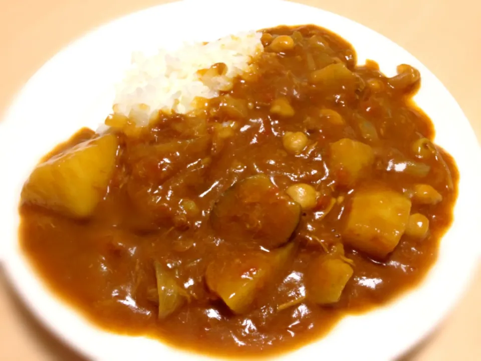 Snapdishの料理写真:具沢山ツナカレー Tuna curry|あぼちさん