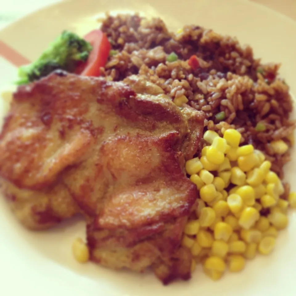 Tandoori chicken and Jambalaya. 2013/5/20 Lunch.|Comer Ruyeeさん