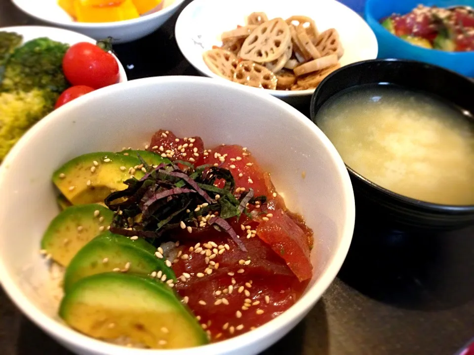 アボカドまぐろ丼|はなびさなさん