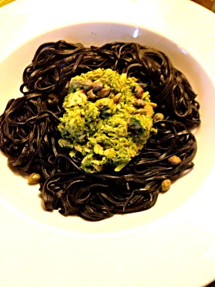 Squid ink pasta, pesto & tuna|Generaalさん