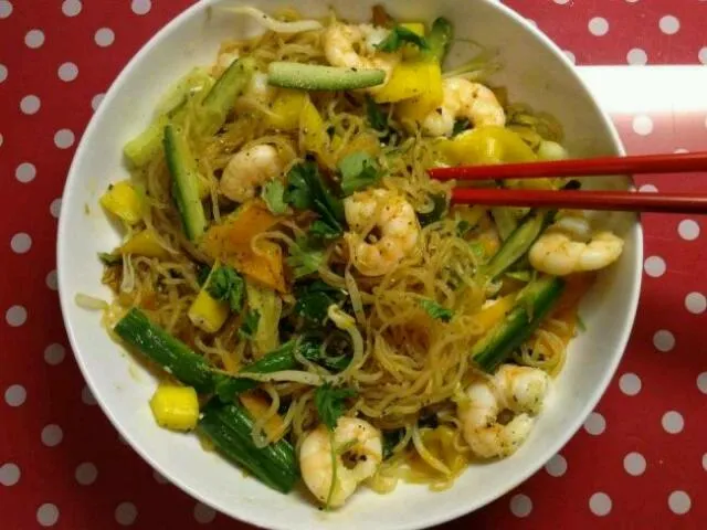 Snapdishの料理写真:noodle with shrimps|viviさん