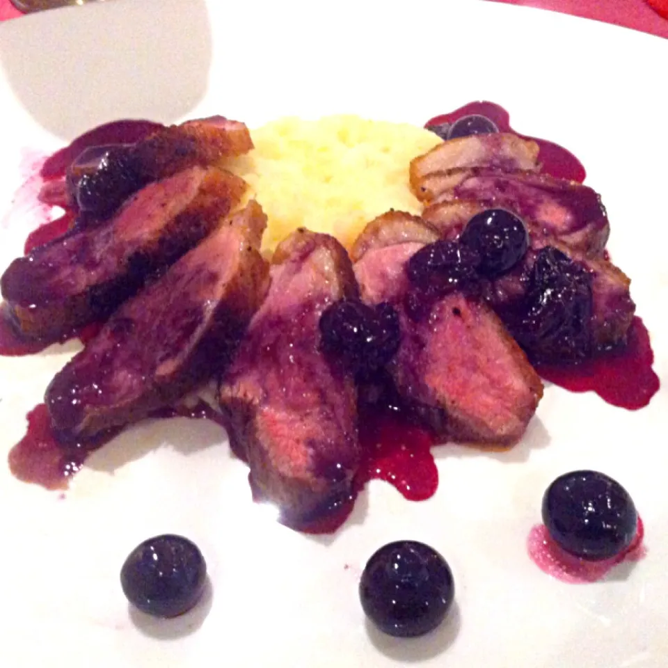 Pan-fried duck fillet with blueberry sauce.|Elaine Chauさん