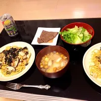 Snapdishの料理写真:和風シーフードパスタ★サラダ★牛ステーキ★お味噌汁|雪ぽんさん