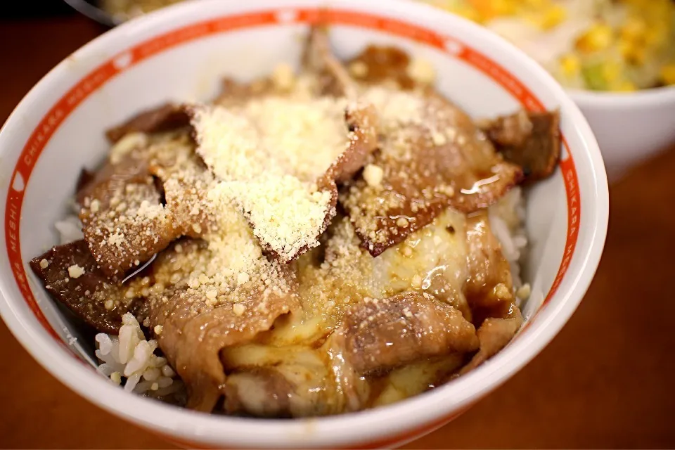 焼きチーズ牛丼|マハロ菊池さん