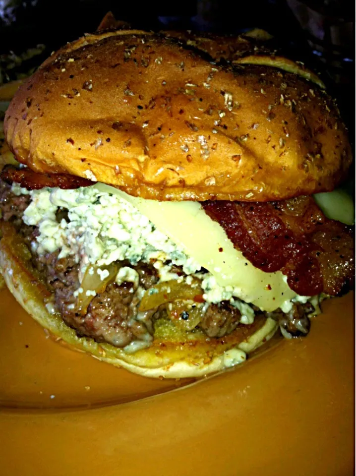 Bleu Cheese and Bacon Burger|robb revereさん