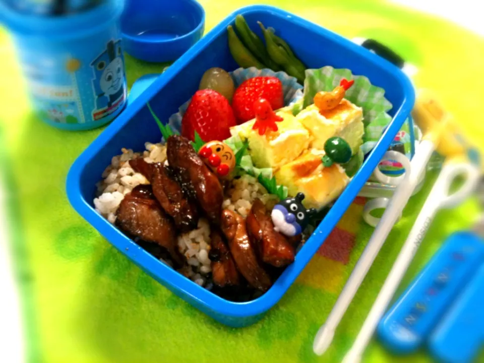 [Lunch Bento] Teriyaki Chicken, Japanese Idamame, Fresh Strawberry, Grape, Cheese Cale from Neighbor and Rice ball ❤|keikeilimさん