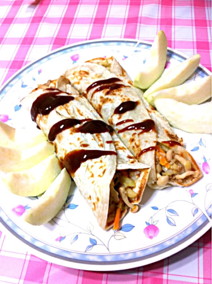 Prata wrap with beef, cabbage n mushrooms|shirlynさん