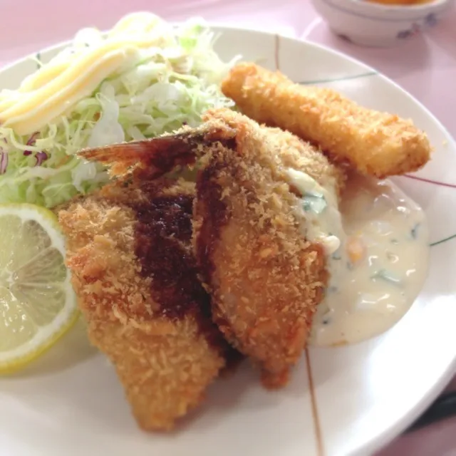 鯵フライ イカフライ at 社員食堂|さるさん