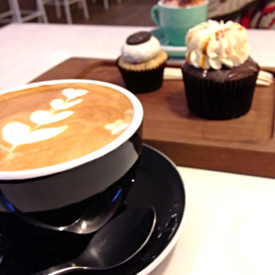 Salted caramel cupcake with latte|Chibiko's Kitchenさん