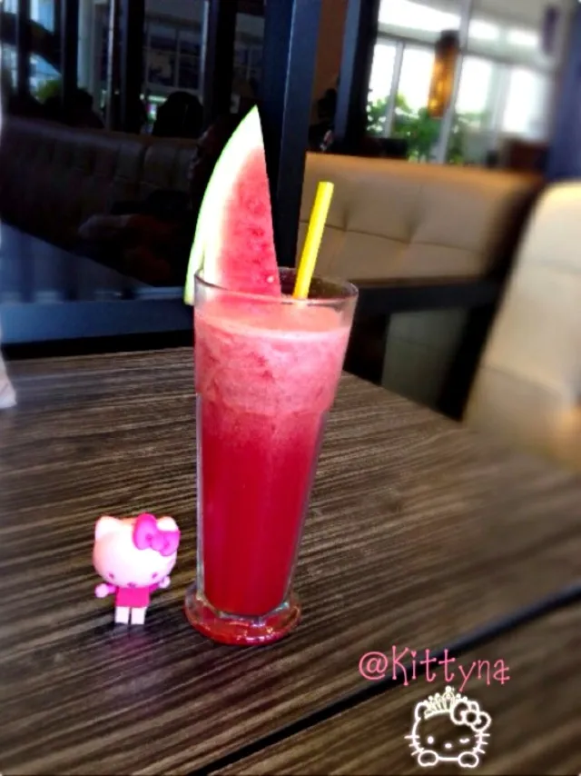 (≧ω☀💧💦) 西瓜汁🍉🍹👍✨|🎀Kittyna🌸さん