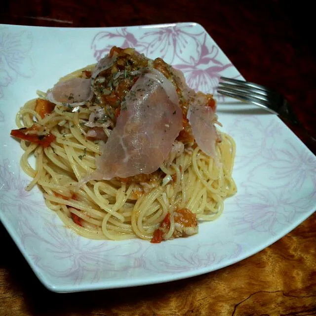 生ハムとトマトのにんにくパスタ|さえこさん