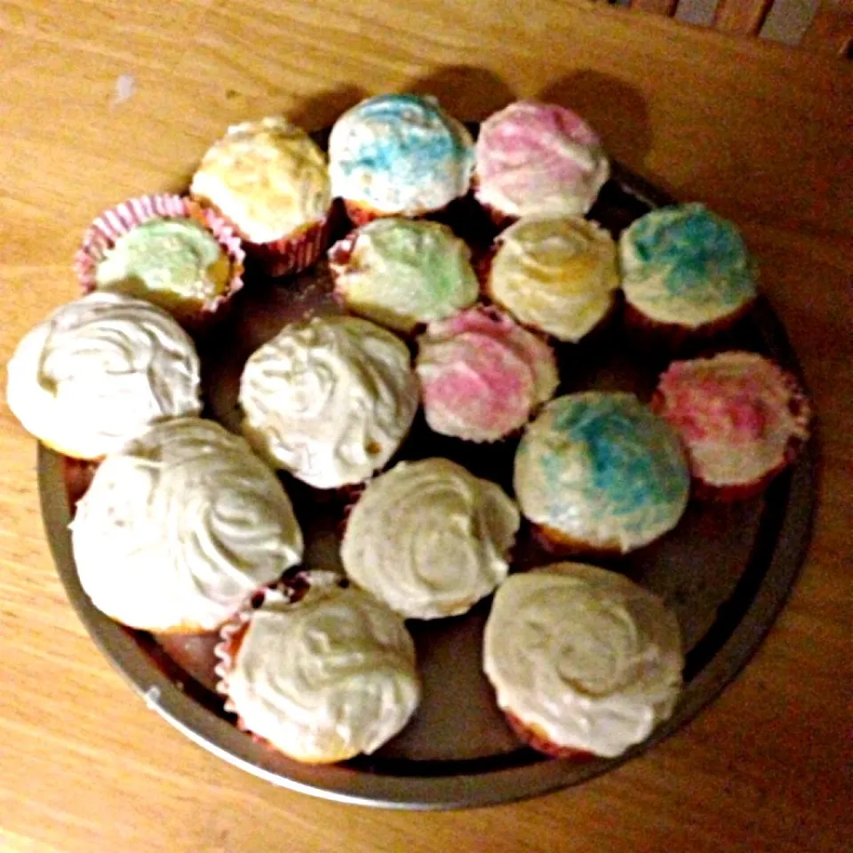 Golden cupcakes ... Cream cheese icing... With sprinkles|nickey featherさん