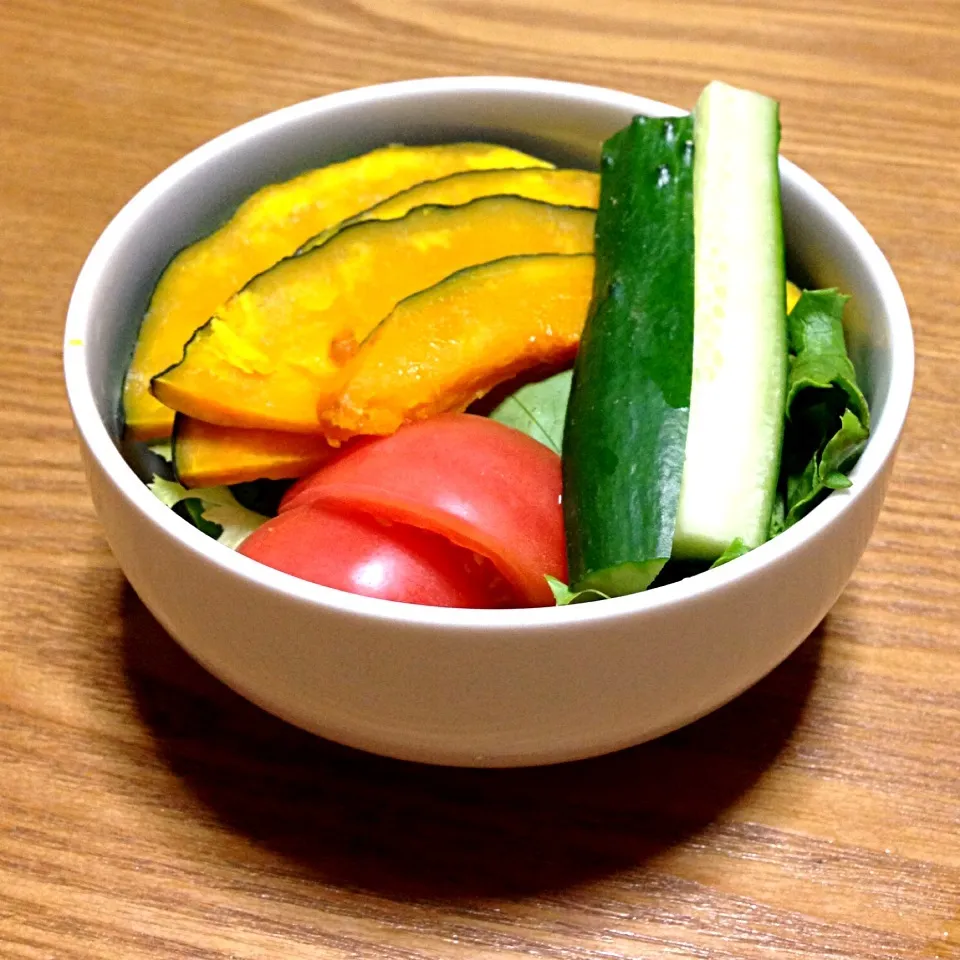 【今夜のウチご飯】麻婆丼，ほうれん草とエノキ茸のかき玉汁，サラダ。この時間なのでお米は少なめ〜。あ〜美味しかった🎶|takuya KAWANOさん