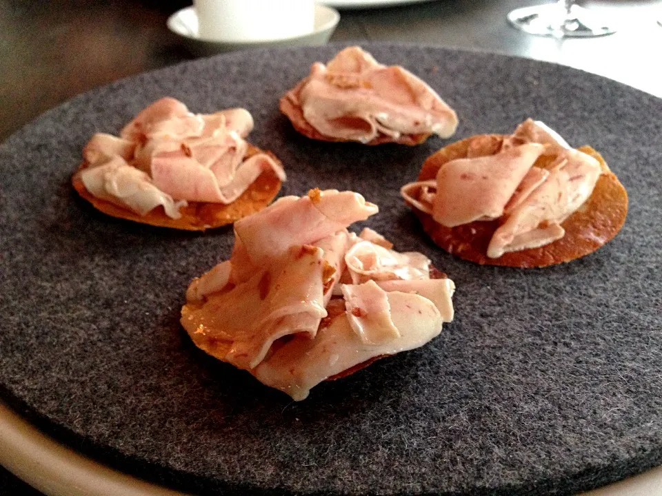 Cod liver on milk crisps|willzさん