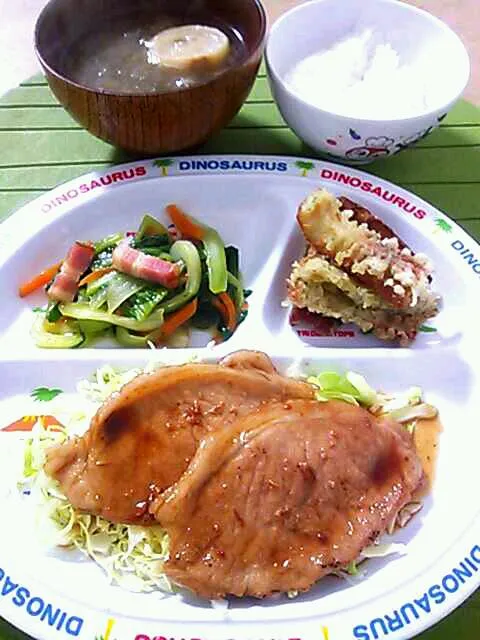 ☆豚肉生姜焼き＊チンゲン菜とﾍﾞｰｺﾝ中華炒め＊竹輪磯揚げ＊とろろ昆布味噌汁麩入り＊ごはん|ｼｮｺﾗさん