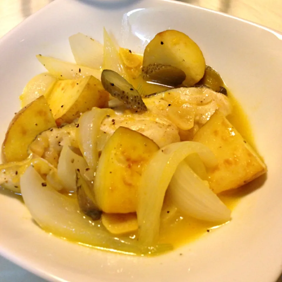 Snapdishの料理写真:たらとじゃがいものサフラン煮 Saffron stewed fish and potatoes|あやさん