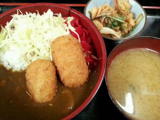 カニクリームコロッケカレー丼|寝寝さん